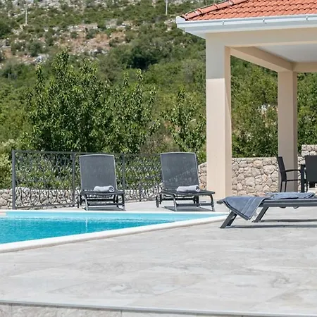 Luxus-villa Mit 4 Schlafzimmern Und Pool In Der Naehe Von Dubrovnik Kroatien Und Bosnien 빌라 *