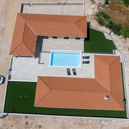 Luxus-villa Mit 4 Schlafzimmern Und Pool In Der Naehe Von Dubrovnik Kroatien Und Bosnien * Ravno