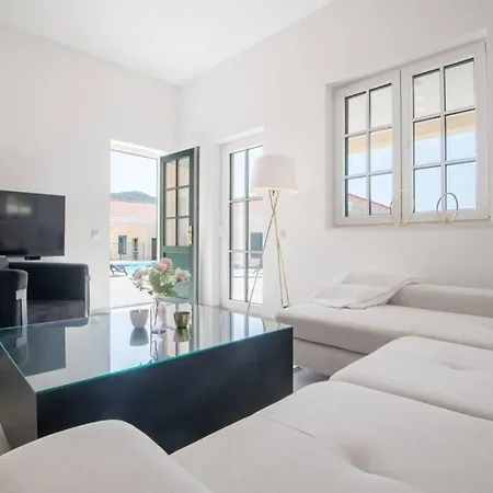 Villa Luxus-villa Mit 4 Schlafzimmern Und Pool In Der Naehe Von Dubrovnik Kroatien Und Bosnien *