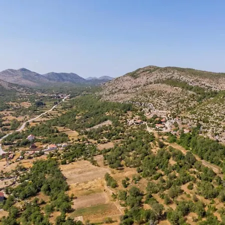 Luxus-villa Mit 4 Schlafzimmern Und Pool In Der Naehe Von Dubrovnik Kroatien Und Bosnien 빌라