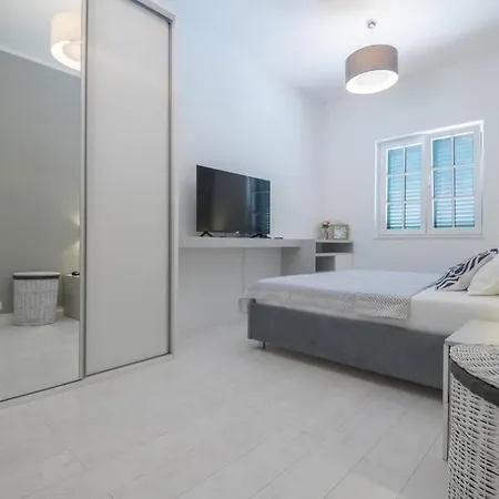 Luxus-villa Mit 4 Schlafzimmern Und Pool In Der Naehe Von Dubrovnik Kroatien Und Bosnien * Ravno