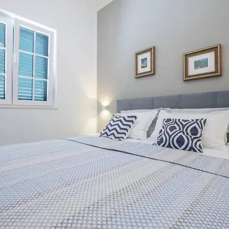 Villa Luxus-villa Mit 4 Schlafzimmern Und Pool In Der Naehe Von Dubrovnik Kroatien Und Bosnien *