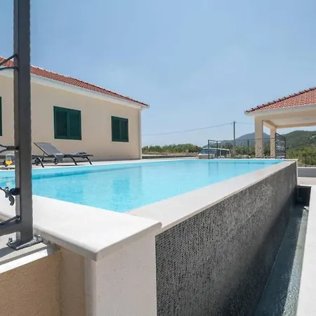 Luxus-villa Mit 4 Schlafzimmern Und Pool In Der Naehe Von Dubrovnik Kroatien Und Bosnien Ravno