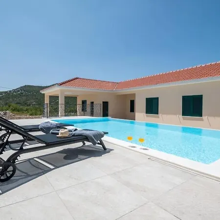 Luxus-villa Mit 4 Schlafzimmern Und Pool In Der Naehe Von Dubrovnik Kroatien Und Bosnien Villa