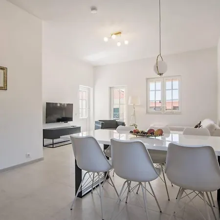 Luxus-villa Mit 4 Schlafzimmern Und Pool In Der Naehe Von Dubrovnik Kroatien Und Bosnien Ravno