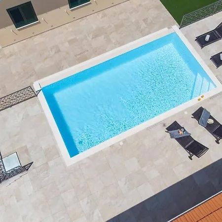 Luxus-villa Mit 4 Schlafzimmern Und Pool In Der Naehe Von Dubrovnik Kroatien Und Bosnien 빌라