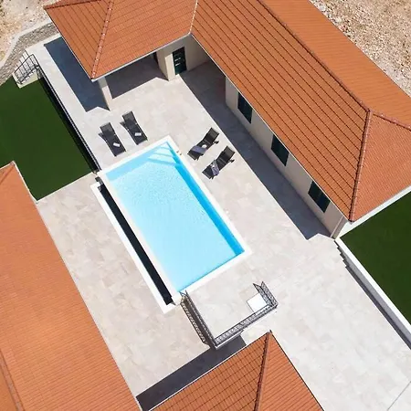 빌라 Luxus-villa Mit 4 Schlafzimmern Und Pool In Der Naehe Von Dubrovnik Kroatien Und Bosnien Ravno