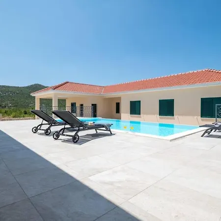 Luxus-villa Mit 4 Schlafzimmern Und Pool In Der Naehe Von Dubrovnik Kroatien Und Bosnien