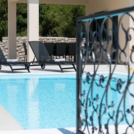 Luxus-villa Mit 4 Schlafzimmern Und Pool In Der Naehe Von Dubrovnik Kroatien Und Bosnien *