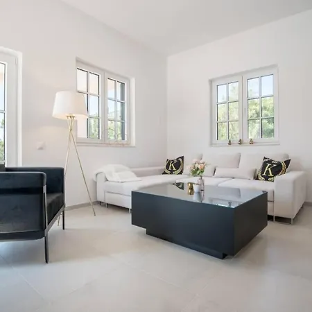 Luxus-villa Mit 4 Schlafzimmern Und Pool In Der Naehe Von Dubrovnik Kroatien Und Bosnien 빌라