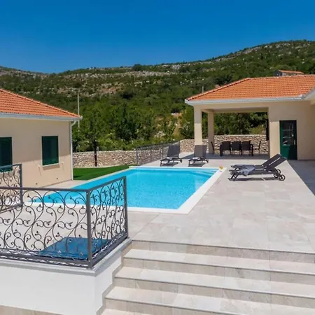 Villa Luxus-villa Mit 4 Schlafzimmern Und Pool In Der Naehe Von Dubrovnik Kroatien Und Bosnien *