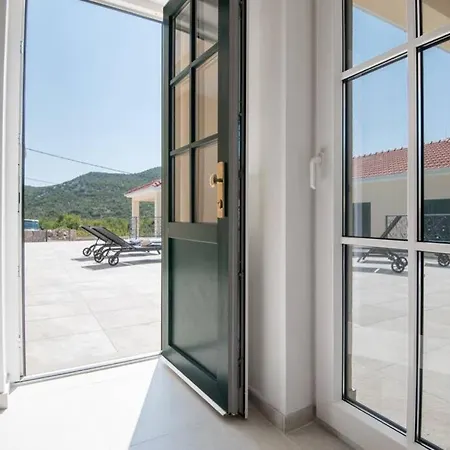 Luxus-villa Mit 4 Schlafzimmern Und Pool In Der Naehe Von Dubrovnik Kroatien Und Bosnien * Ravno