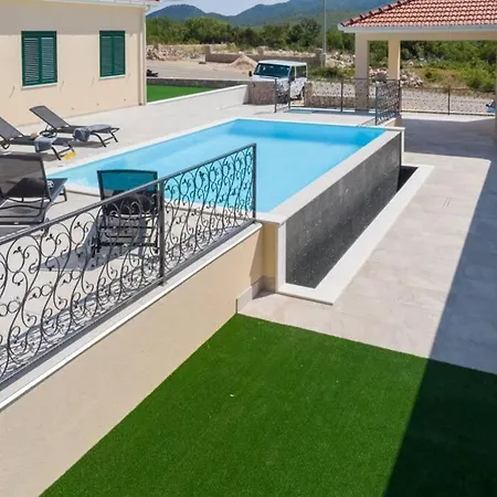 Villa Luxus-villa Mit 4 Schlafzimmern Und Pool In Der Naehe Von Dubrovnik Kroatien Und Bosnien *